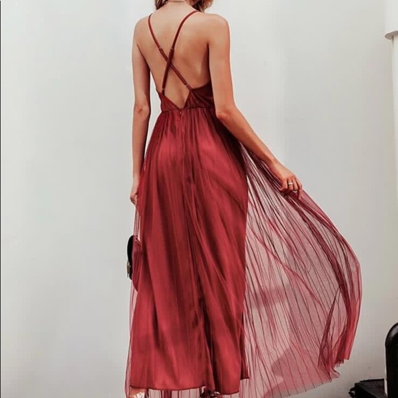 Red dress - Picture 2 of 3